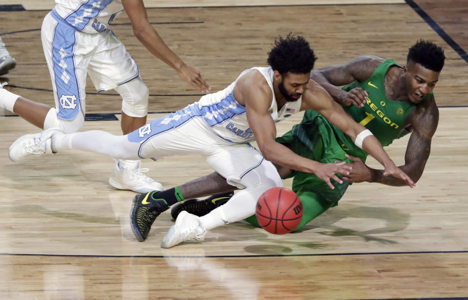 Oregon's Jordan Bell (1) chases a loose ball against North Carolina's Joel Berry II during the second half in the semifinals of the Final Four NCAA college basketball tournament, Saturday, April 1, 2017, in Glendale, Ariz. (AP Photo/Matt York)