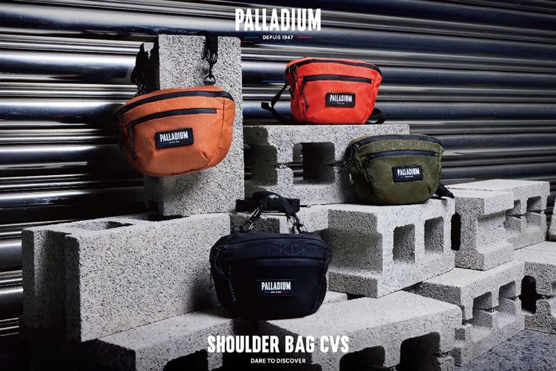 PALLADIUM同步推出了HOULDER BAG CVS多功能潮流小掛包。（圖／品牌提供）