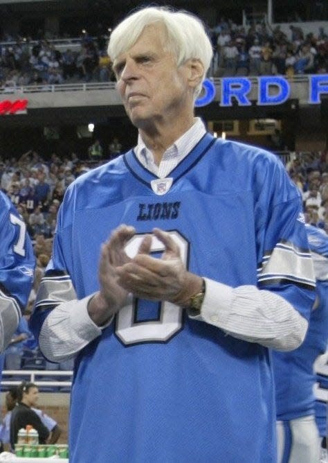 The real Lions honored '"Paper Lion" author George Plimpton at a 2003 game at Ford Field.
