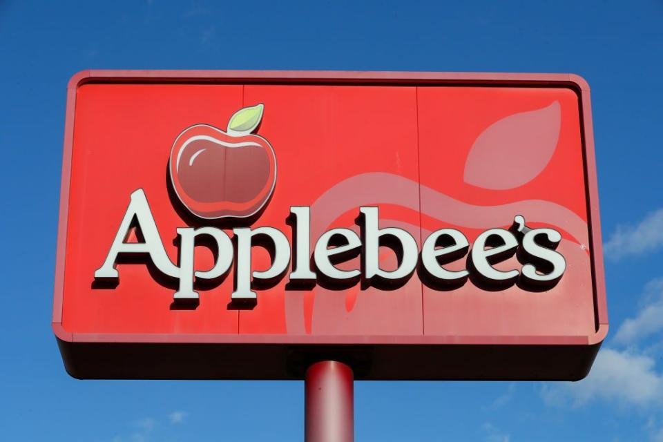 a view of an applebee's restaurant sign and logo