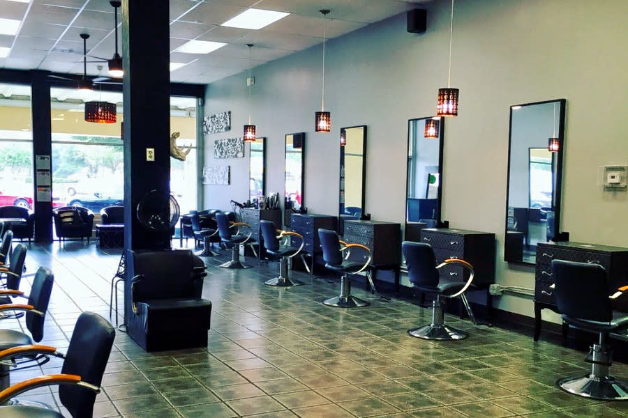 <b>Photo: CYNTHIA B./<a href="https://yelp.com/biz_photos/split-endz-hair-and-nail-studio-orlando?utm_campaign=d7640cc5-4f13-48d9-a7fe-9a4f5bc12421%2C4a17a34c-bf44-4783-a198-67cae6a9d285&utm_medium=81024472-a80c-4266-a0e5-a3bf8775daa7" rel="nofollow noopener" target="_blank" data-ylk="slk:Yelp;elm:context_link;itc:0;sec:content-canvas" class="link ">Yelp</a></b>