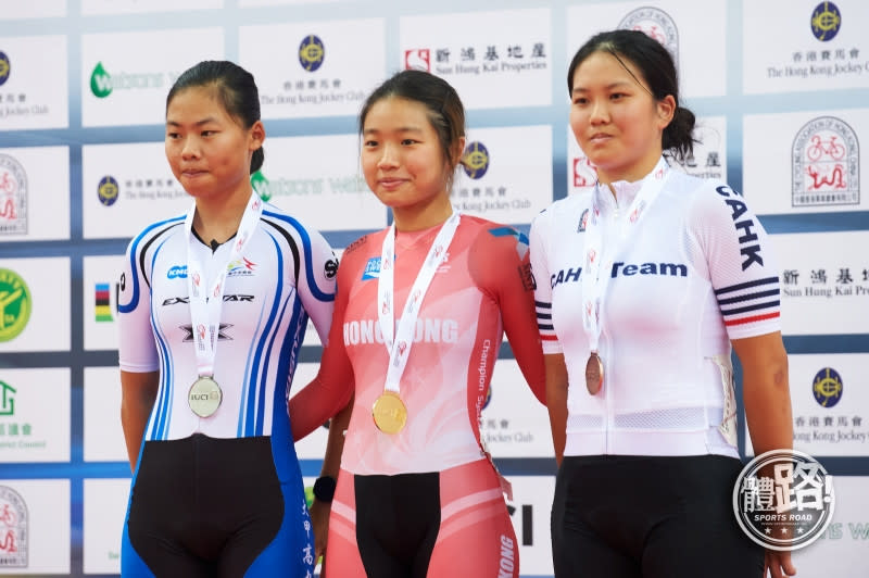 Cheung Lu-lai (middle) won the gold in the Women's Junior All-Around Competition, while Tan Zhuqiao (first from the right) won the bronze.