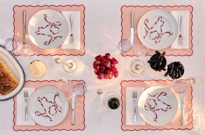 The Ribbon plates by Adam Charlap Hyman and Pilar Almon for Sprezz
