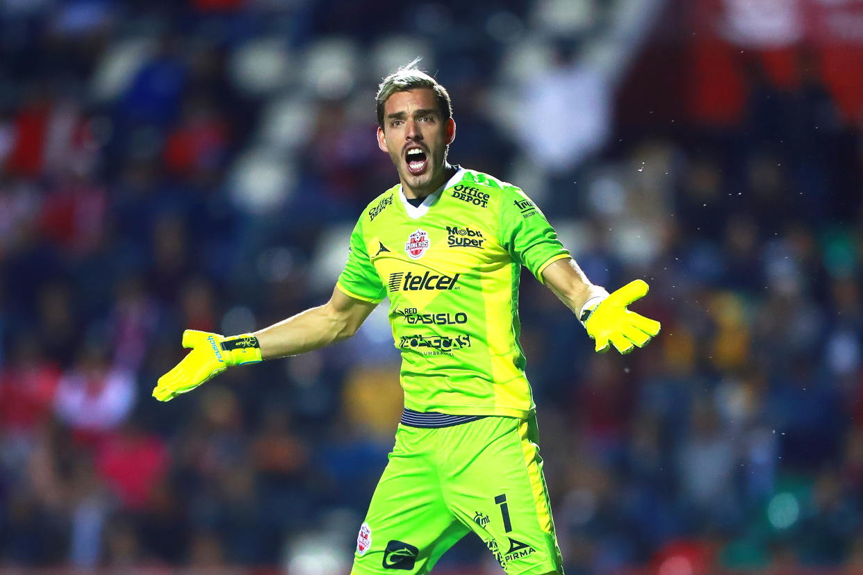 ZACATECAS, MEXICO - APRIL 27: Sebastian Fassi #1 of Mineros reacts during the semifinal second leg match between Mineros and Dorados as part of the Playoffs Torneo Clasusura 2019 Ascenso MX at Estadio Carlos Vega Villalba on April 27, 2019 in Zacatecas, Mexico. (Photo by Hector Vivas/Getty Images)