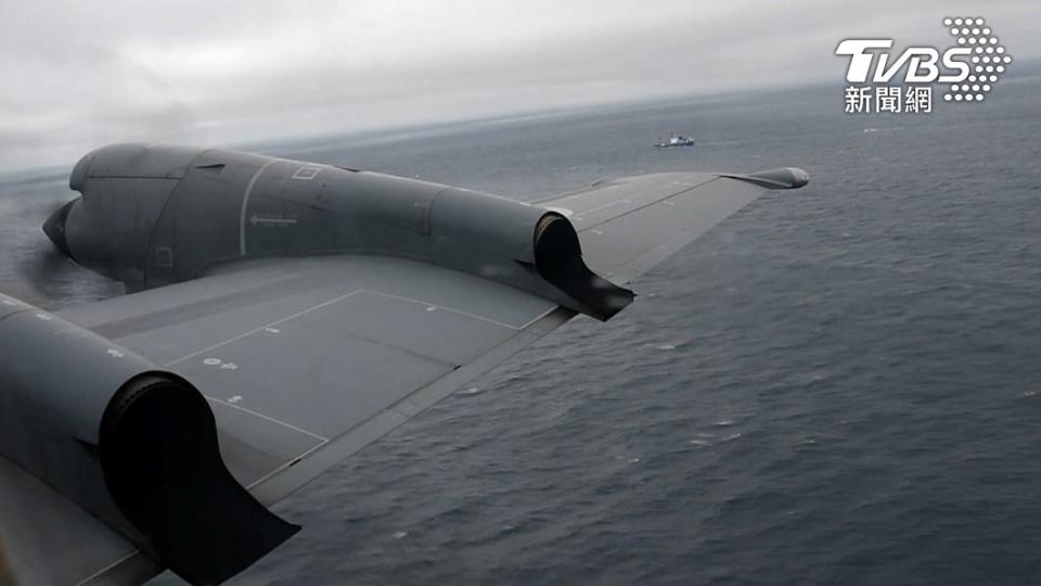 加拿大皇家空軍海上偵察機搜尋失蹤的潛水器。（圖／達志影像路透社）