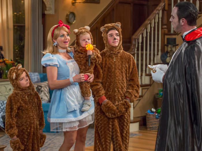 We have the first pics from the Season 2 of “Fuller House” — and they’ll make you excited for Halloween