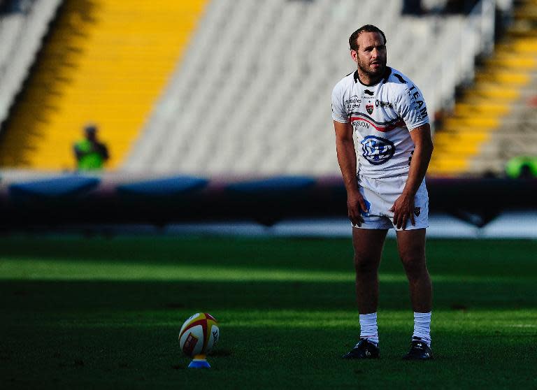 Toulon's Frederic Michalak prepares to kick the ball during the French Top 14 rugby union match against Perpignan on April 19, 2014 at Montjuic stadium in Barcelona