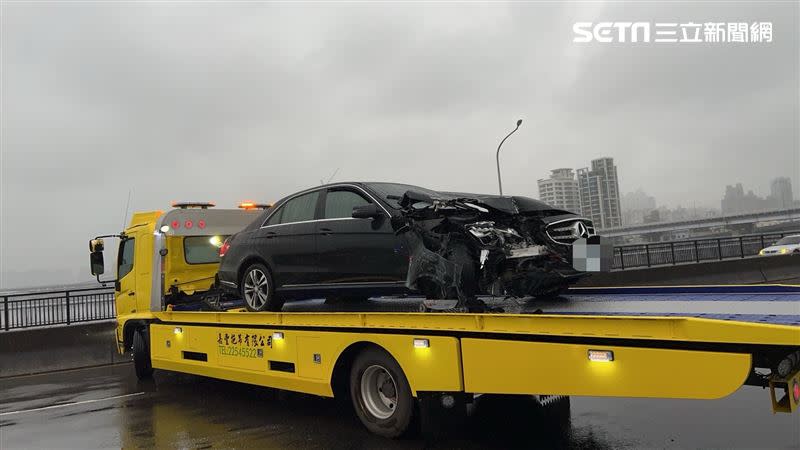 拖吊車到場排除。（圖／翻攝畫面）