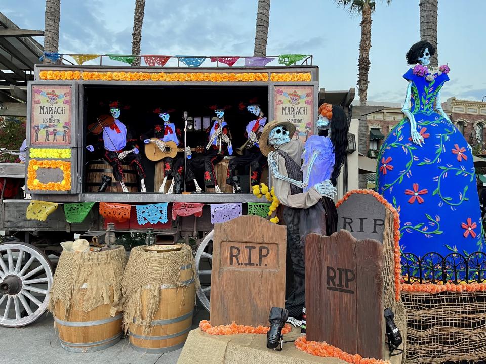 Inside the Plaza de los Muertos area at Halloween Horror Nights, the Mexican holiday D&#xed;a de los Muertos is celebrated in a fantastically spooky way. (Photo: Carly Caramanna)
