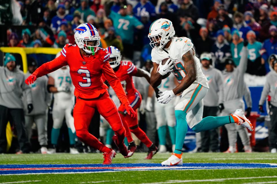 Will Raheem Mostert and the Miami Dolphins beat the New York Jets in NFL Week 18?