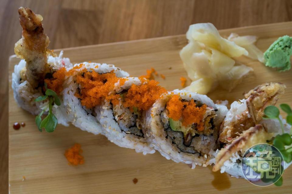 食材包括軟殼蟹、酪梨的「Spider Roll」，是最受歡迎的美式壽司捲之一。（12美元／份，約NT$378）