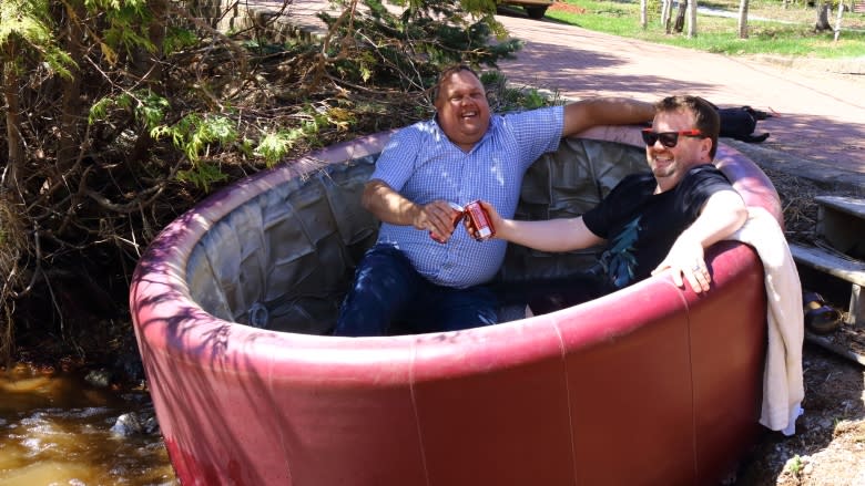 Free hot tub a 'crazy' surprise for Saint John jokesters