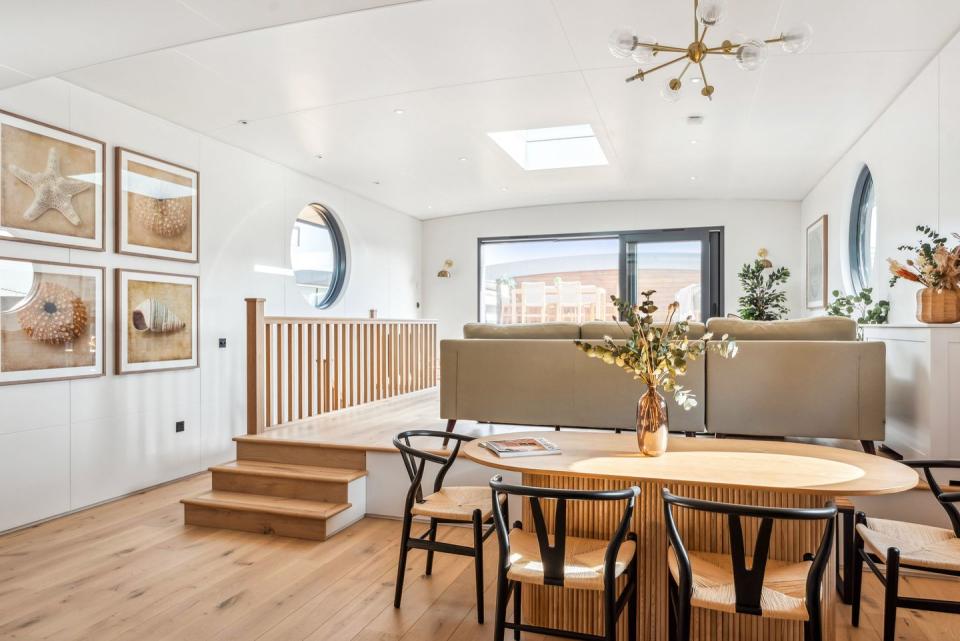 houseboat for sale in cheyne walk, chelsea