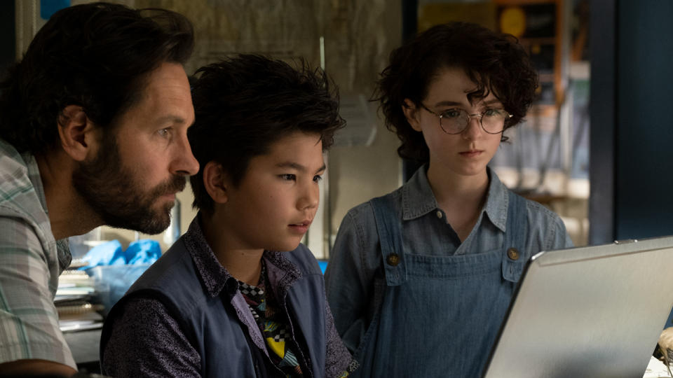Logan Kim, Paul Rudd and McKenna Grace in Ghostbusters Afterlife