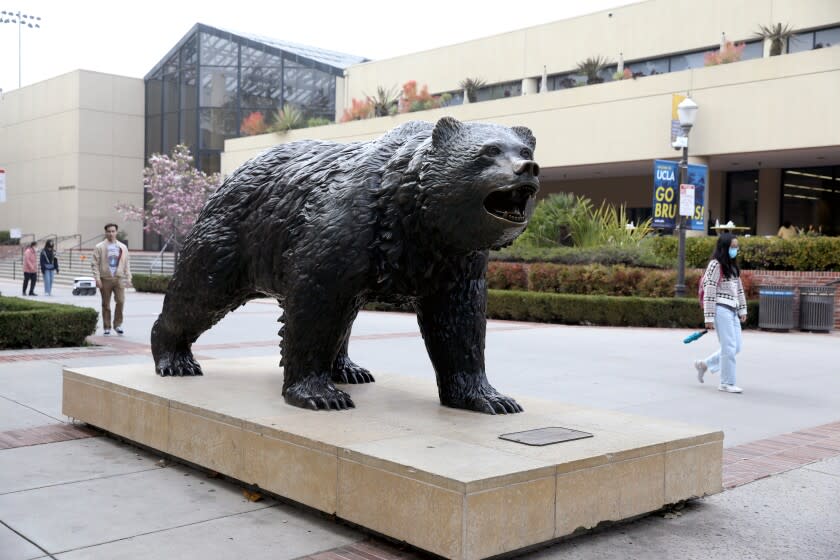 LOS ANGELES, CA - JANUARY 07: The campus of the University of California Los Angeles (UCLA) on Friday, Jan. 7, 2022 in Los Angeles, CA. University California officials announce extension of remote instruction on five campuses, say high COVID-19 positivity rates call for extra precautions. (Gary Coronado / Los Angeles Times)