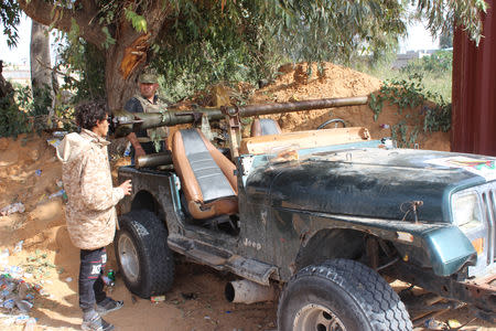 Members of the Libyan internationally recognised government forces stand by a Jeep at Khallat Farjan area in Tripoli, Libya April 20, 2019. REUTERS/Ayman al-Sahili