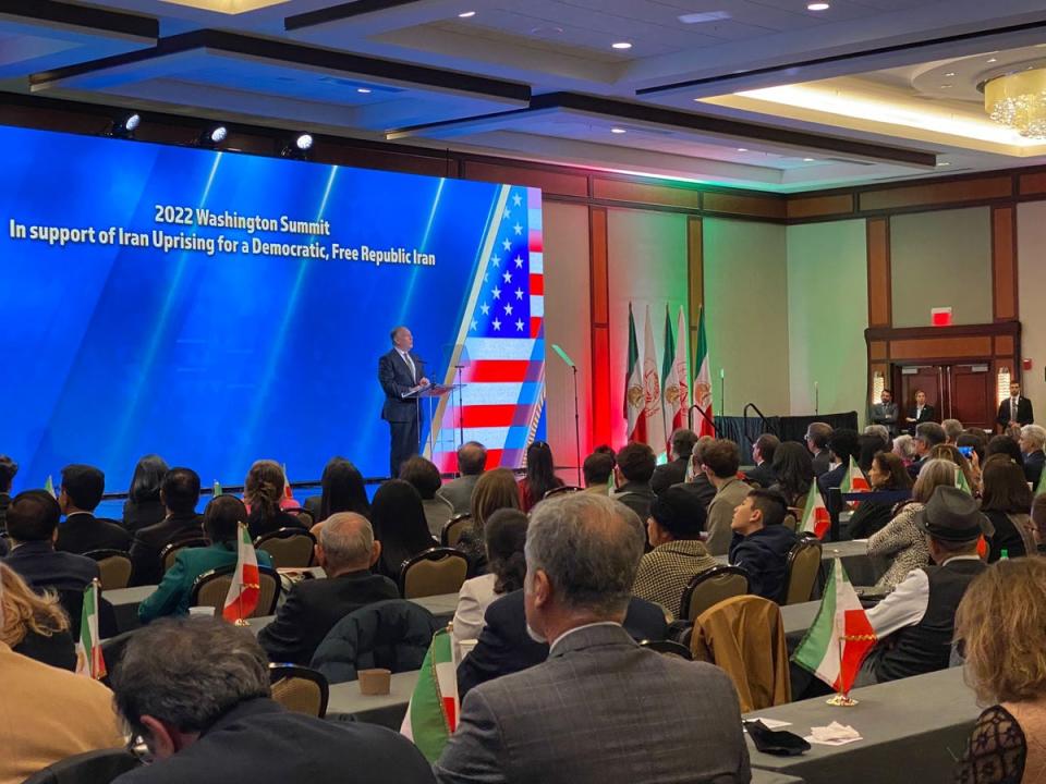 Mike Pompeo speaks to supporters of the 2022 Iranian uprising at a summit in Washington DC (OIAC)