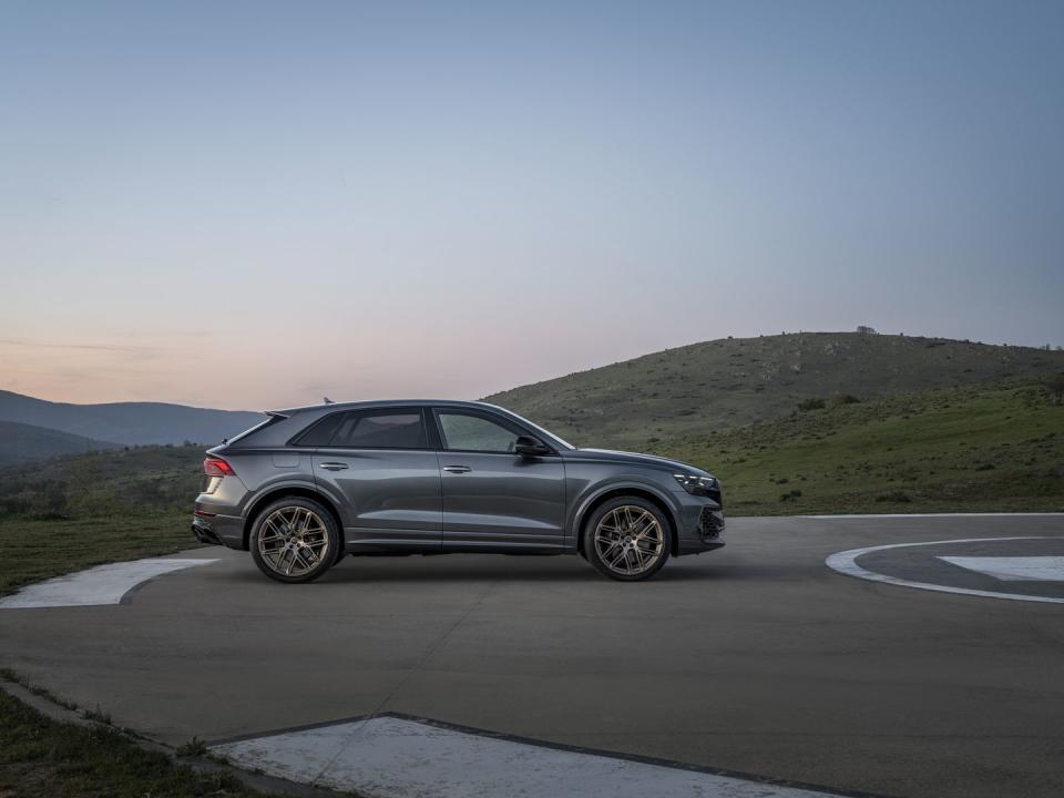 2025 audi rs q8 performance