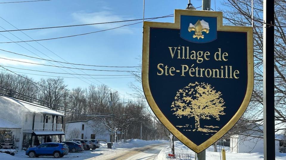 A town of 1,000 has come under fire after the local paper and 97 citizens recieved formal notices. The municipality is defending their decision, saying it is trying to defend the new general manager's reputation. 
