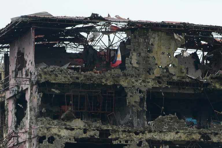 The militants blasted rat holes through walls to turn hundreds of buildings into a maze of improvised tunnels to evade relentless air strikes