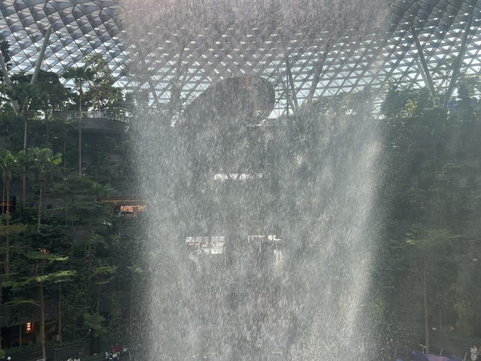 View of the water when passing by Changi's Jewel on the airtrain between Terminals 2 and 3.