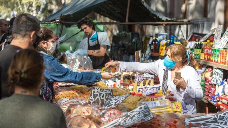 Feria callejera en Montevideo