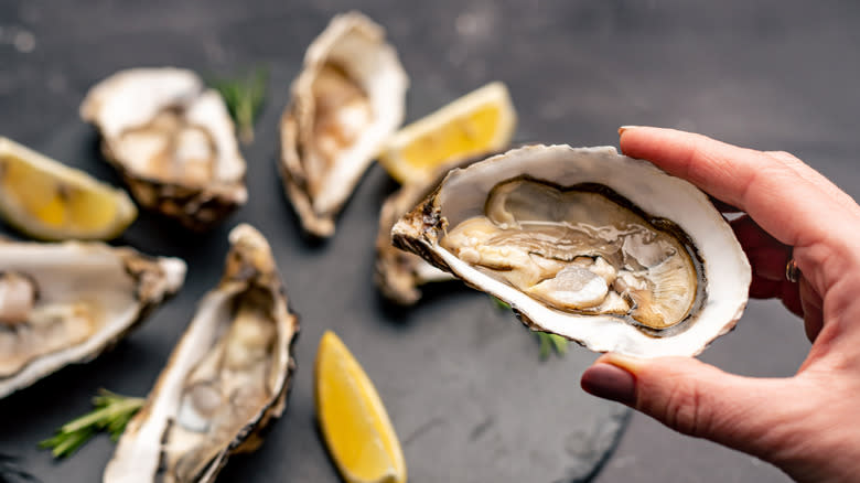 holding raw oyster