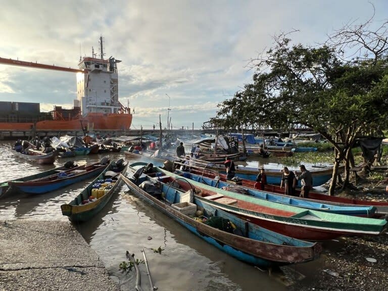 Camaroneros, pescadores y piratas viven en una espiral de violencia y desconfianza