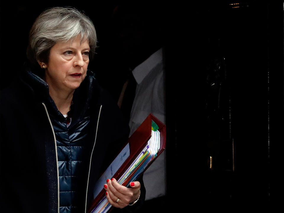 Theresa May steht vor schweren Entscheidungen (Bild-Copyright: Frank Augstein/AP Photo)