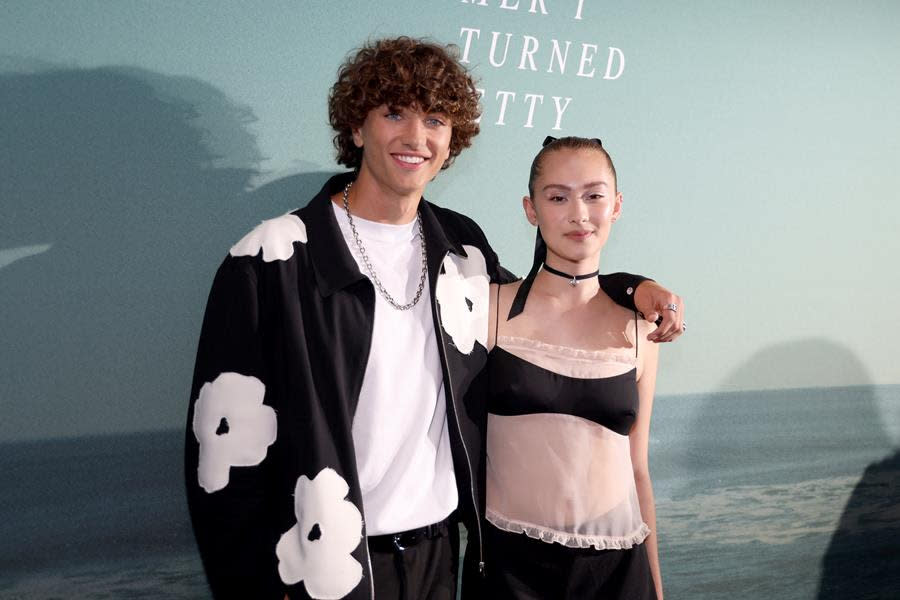 Gavin Casalengo and Lola Tung get cozy at “The Summer I Turned Pretty“ Season 2 premiere in New York City. (Patrick Butler/Teen Vogue)