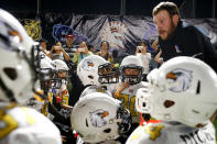 <p>Eagles coach Ivan Vitkovskyi talks to his team before their Future League American football youth league match against the Sharklets in Beijing, May 26, 2017. (Photo: Thomas Peter/Reuters) </p>