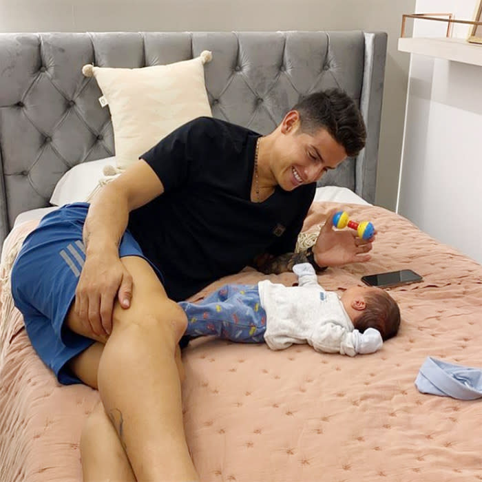 James Rodríguez publica la primera foto con su bebé