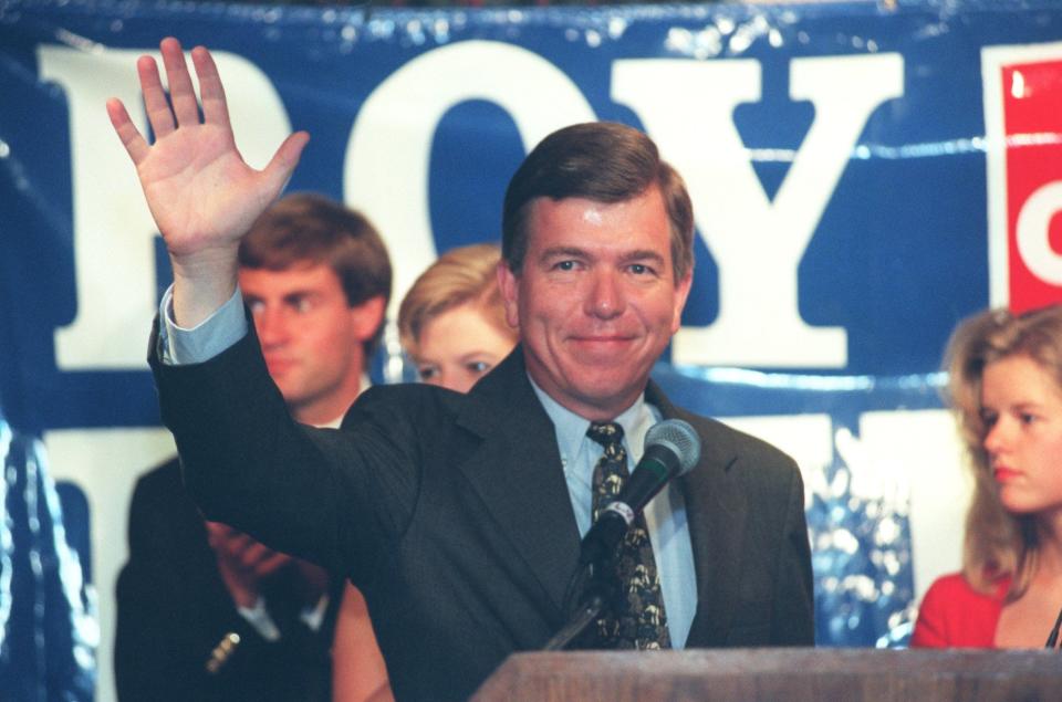 Roy Blunt preparing to give an acceptance speech after being named to the U.S. House of Representatives in 1996
