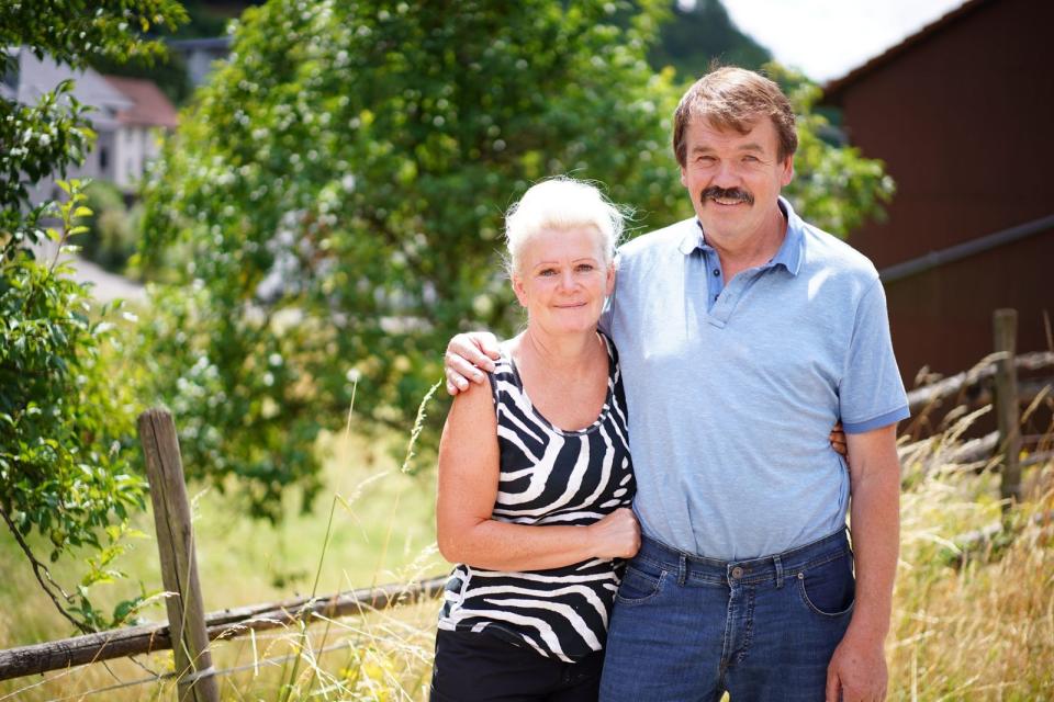 Verbringen die Hofwoche gemeinsam: Simone und Bullenzüchter Siegfried. (Bild: RTL / Stefan Gregorowius)