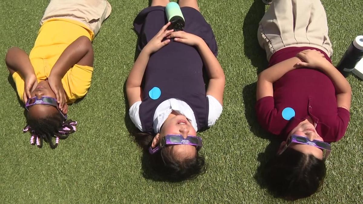 Hundreds gather at MOSI to watch solar eclipse in Bay Area