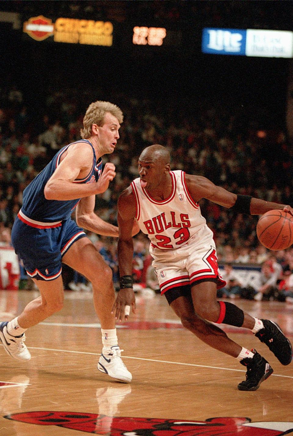 Michael Jordan (23) right with Craig Ehlo of Cleveland.