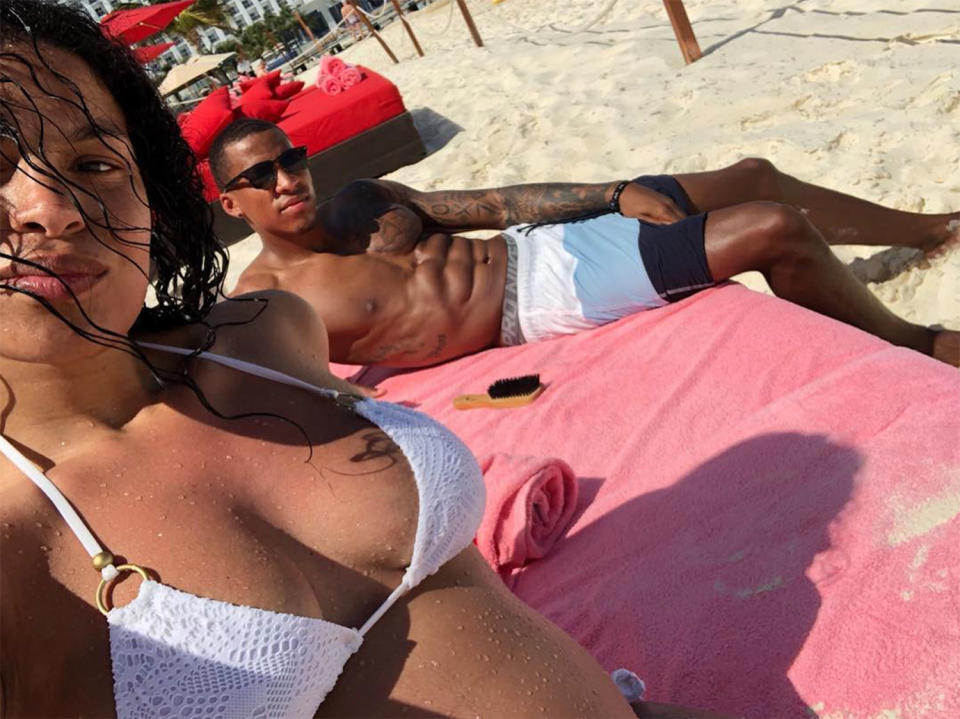 JORDIN SPARKS: UNWINDING WITH HER HUBBY IN CANCUN