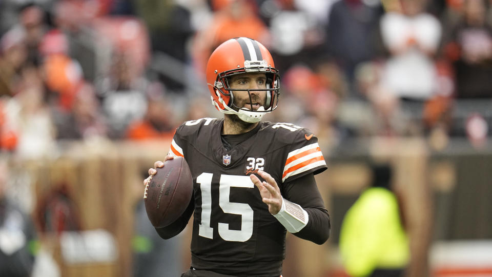 Cleveland Browns quarterback Joe Flacco (15) looks downfield during NFL football game against the Jacksonville Jaguars, Sunday, Dec. 10, 2023, in Cleveland. (AP Photo/Sue Ogrocki)