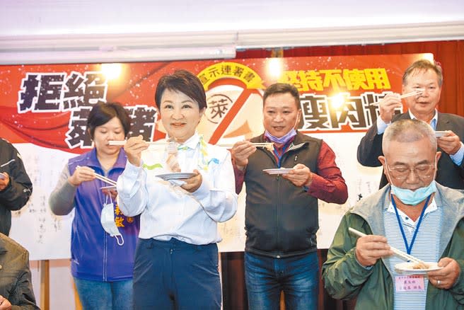 台中市長盧秀燕（前左）力挺國產豬，展現市府堅定拒絕萊豬的決心。（本報資料照片）