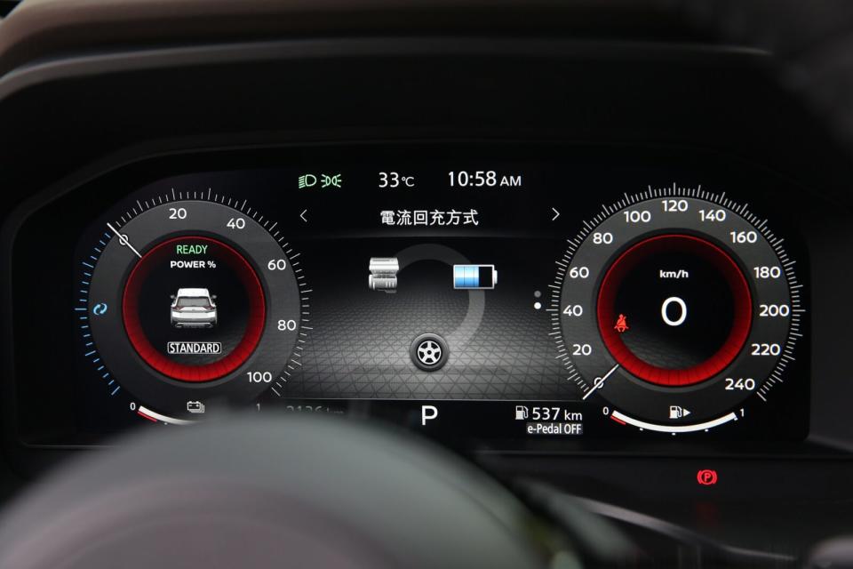 數位儀錶上可顯示e-Power系統作動狀態，電池容量與引擎啟動與否一目瞭然。