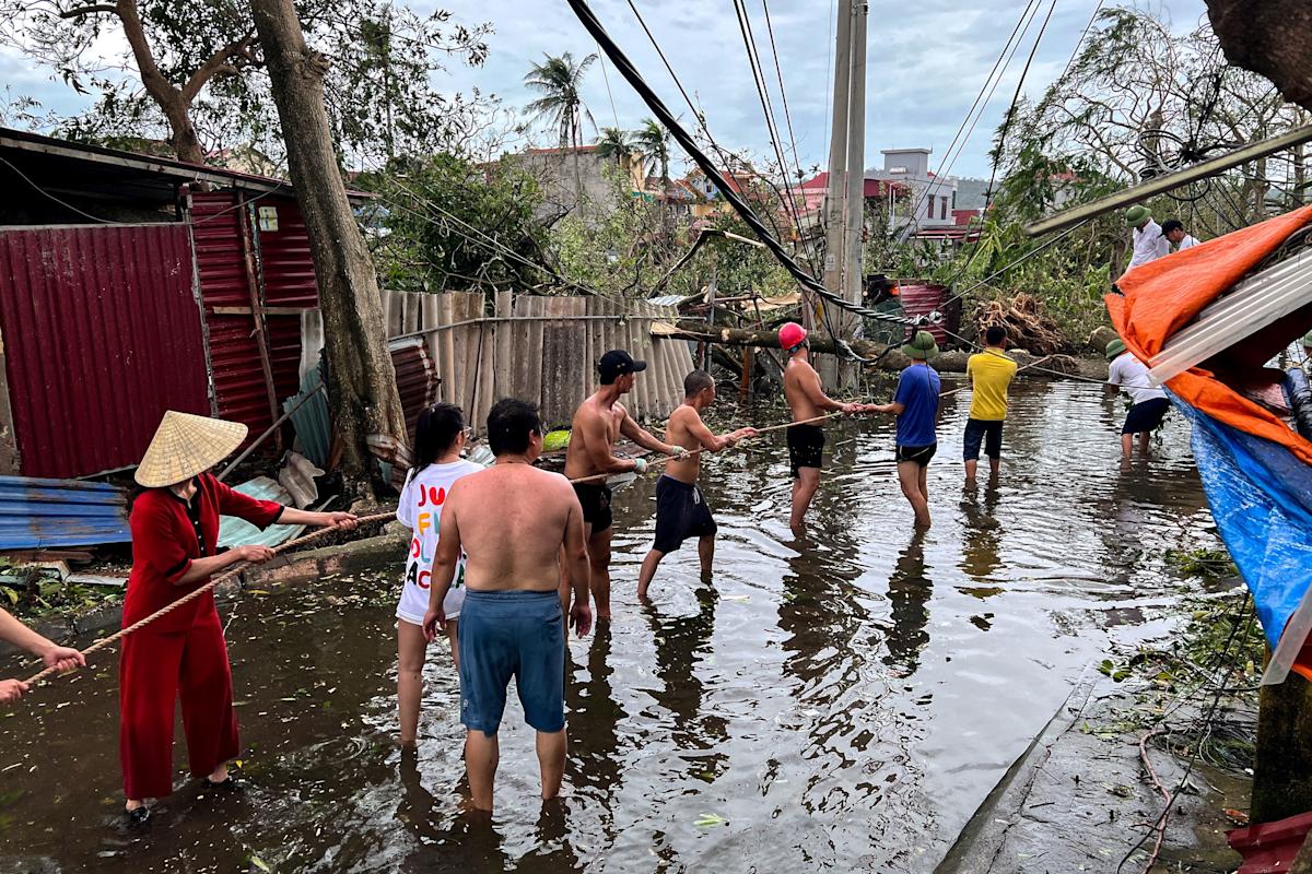 Topan super Yagi menimbulkan kerusakan di Asia, dengan kemungkinan pengaruh rantai pasokan global akan mengikuti