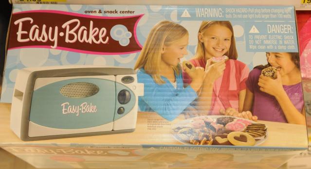 Easy Bake Oven Snack Center Hasbro (2009) Pre-owned lights up equipment no  mixes