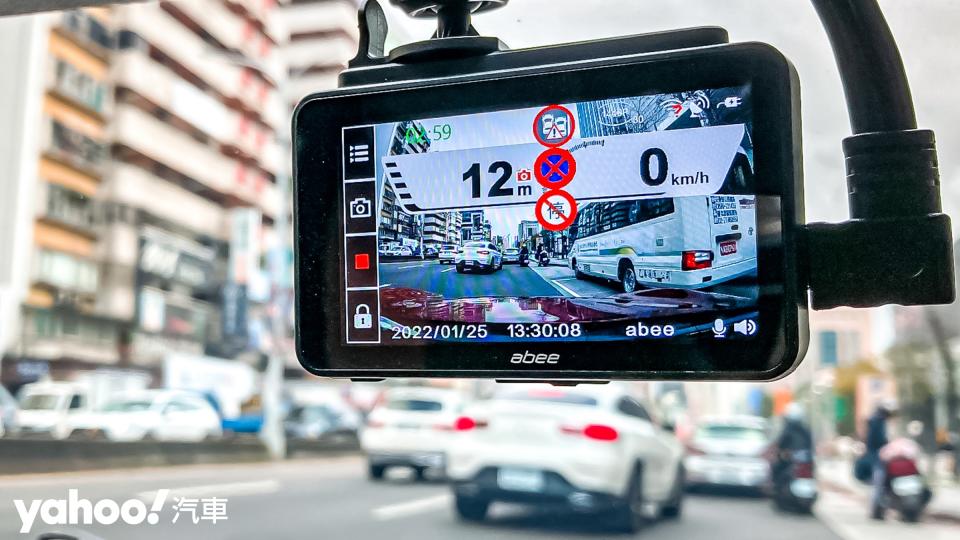 Abee快譯通V80GH星光級WiFi GPS雙鏡頭行車記錄器開箱實測，不只有科技執法警示、線上更新好犀利啊！