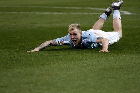 Football Soccer - Atletico Madrid v Celta Vigo - Spain King's Cup- Vicente Calderon stadium, Madrid, Spain - 27/01/16 Celta Vigo's John Guidetti celebrates after the match. REUTERS/Juan Medina