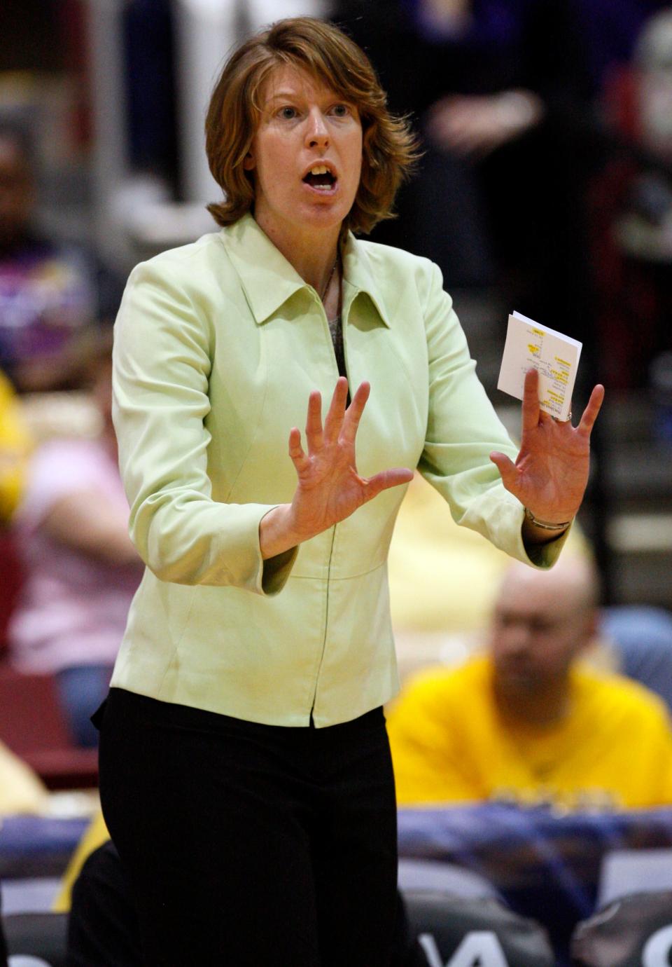 Virginia Commonwealth University head coach Beth Cunningham gestures to her players during the second half in an NCAA college basketball against James Madison in the semifinals Colonial Athletic Association tournament in Upper Marlboro, Md., Saturday, March 12, 2011. James Madison beat Virginia Commonwealth University 67-57.   (AP Photo/Ann Heisenfelt)