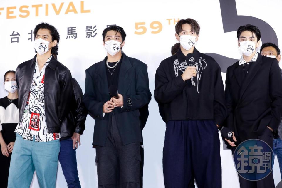 從演員朱軒洋（左一）、演員蔡凡熙（左二）、導演柯震東（左三）到演員宋柏緯（左四），看得出來這是一部充滿男生的電影。