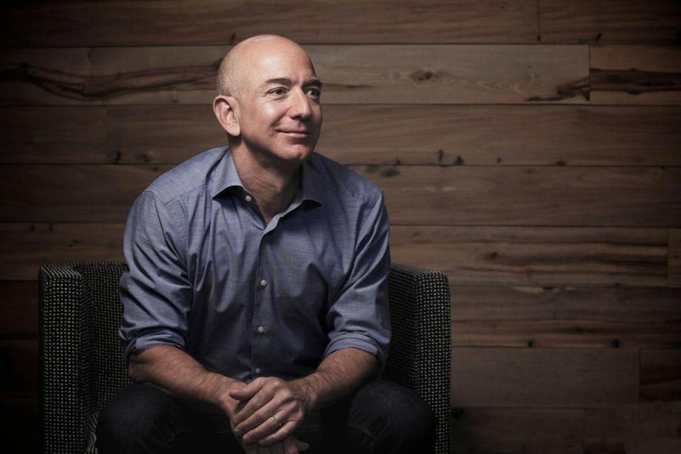 Al fundar Amazon en julio de 1994, Jeff Bezos salió a buscar todo tipo de persona para que depositara su capital y su confianza en el proyecto. (Forbes)