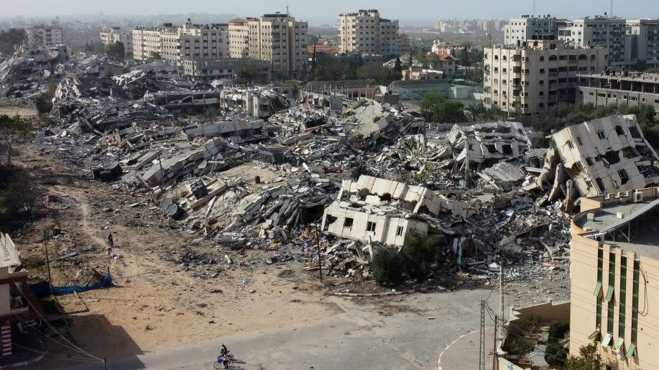 Residential buildings, destroyed in Israeli strikes during the conflict, lie in ruin, amid a temporary truce between Israel and Hamas, in southern Gaza City on November 26, 2023. - Bassam Masoud/Reuters