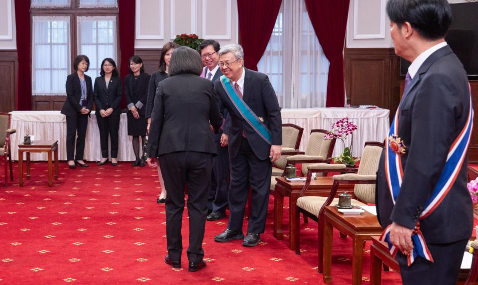總統蔡英文頒授副總統賴清德等13名政務人員勳章。總統府Flickr提供