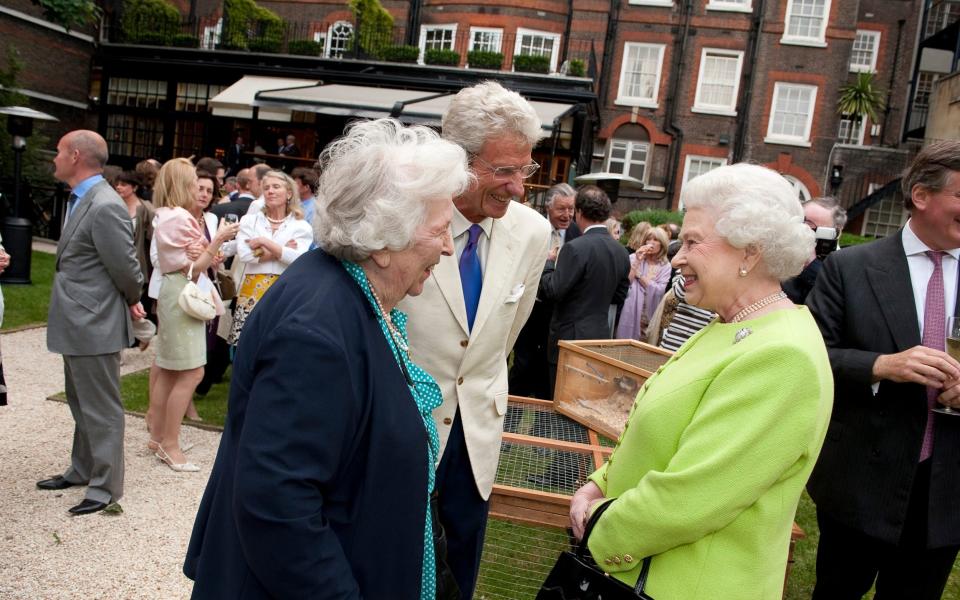 Queen Elizabeth II with Dame Frances Campbell-Preston, 2010 - camera press/Geoffrey Shakerley